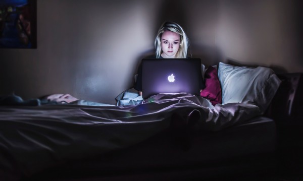 MD News Daily - Spending Too Much Time in Front of Your Computer? Here’s What You Need To Know About Screen Burn MD News Daily - Spending Too Much Time in Front of Your Computer? Here’s What You Need To Know About Screen Burn