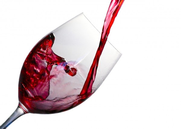 MD News Daily - Small Amounts of Wine or Beer a Day Can Increase the Risk of Certain Conditions