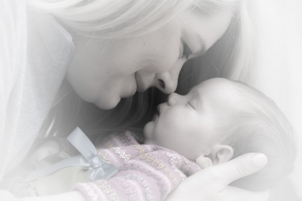 MD News Daily - New Study Shows Breastfeeding Hormones Make Mothers Happier