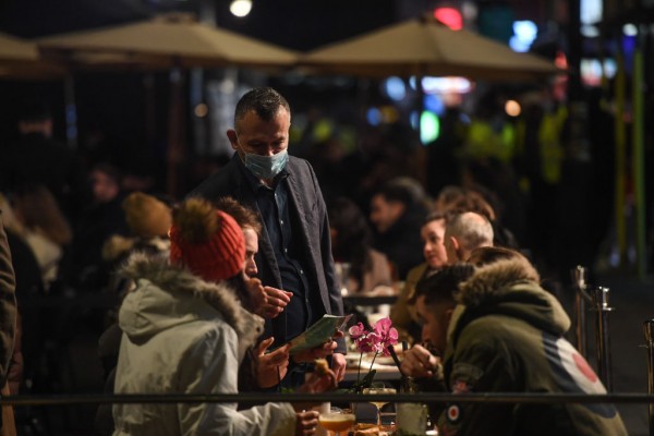Person Gets COVID-19 After Five Minutes inside a restaurant, garners different sympathies; How Fast does Coronavirus Spread Inside the Establishment Person Gets COVID-19 After Five Minutes inside a restaurant, garners different sympathies; How Fast does Coronavirus Spread Inside the Establishment