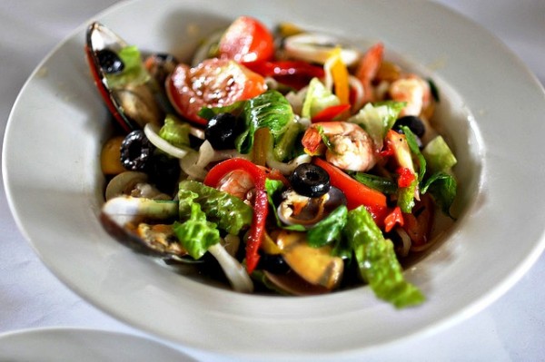 Olive Oil and Vegetables in Mediterranean Diet Reduces Blood Pressure