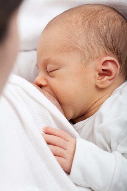 Can breastfeeding women have menopause-like symptoms?